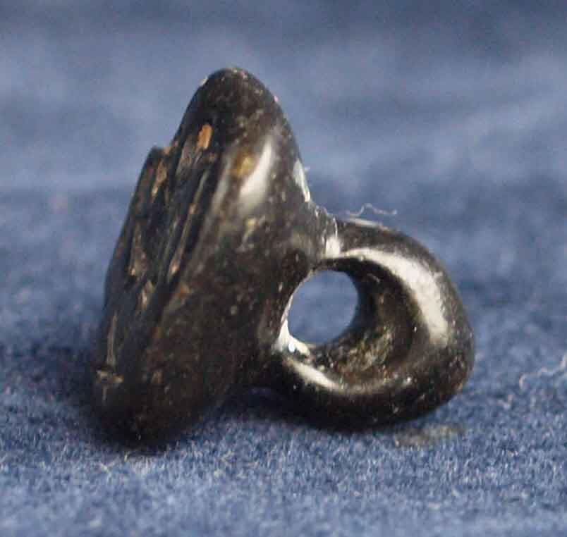 艶のある角型黒曜石に星と鹿を刻む、孔と取っ手付きスタンプ印章　古代近東印章事情