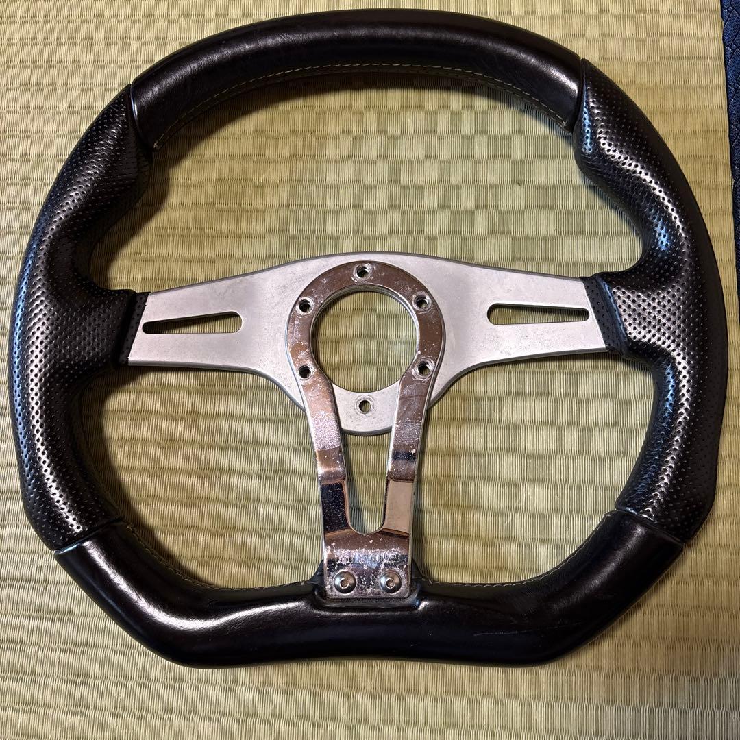希少 momo ステアリング TREK R