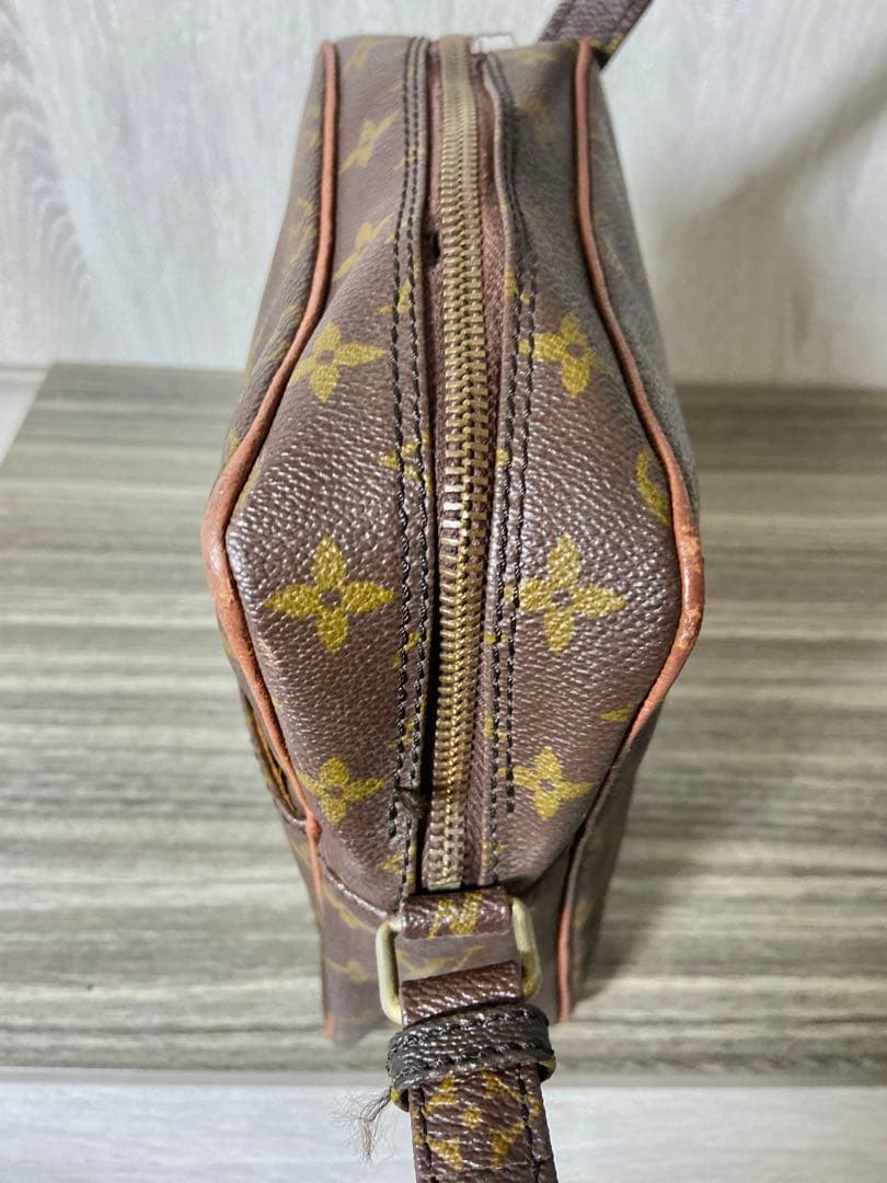 ルイヴィトン　ショルダーバッグ　モノグラム　プチマルソー　レザー　肩掛け