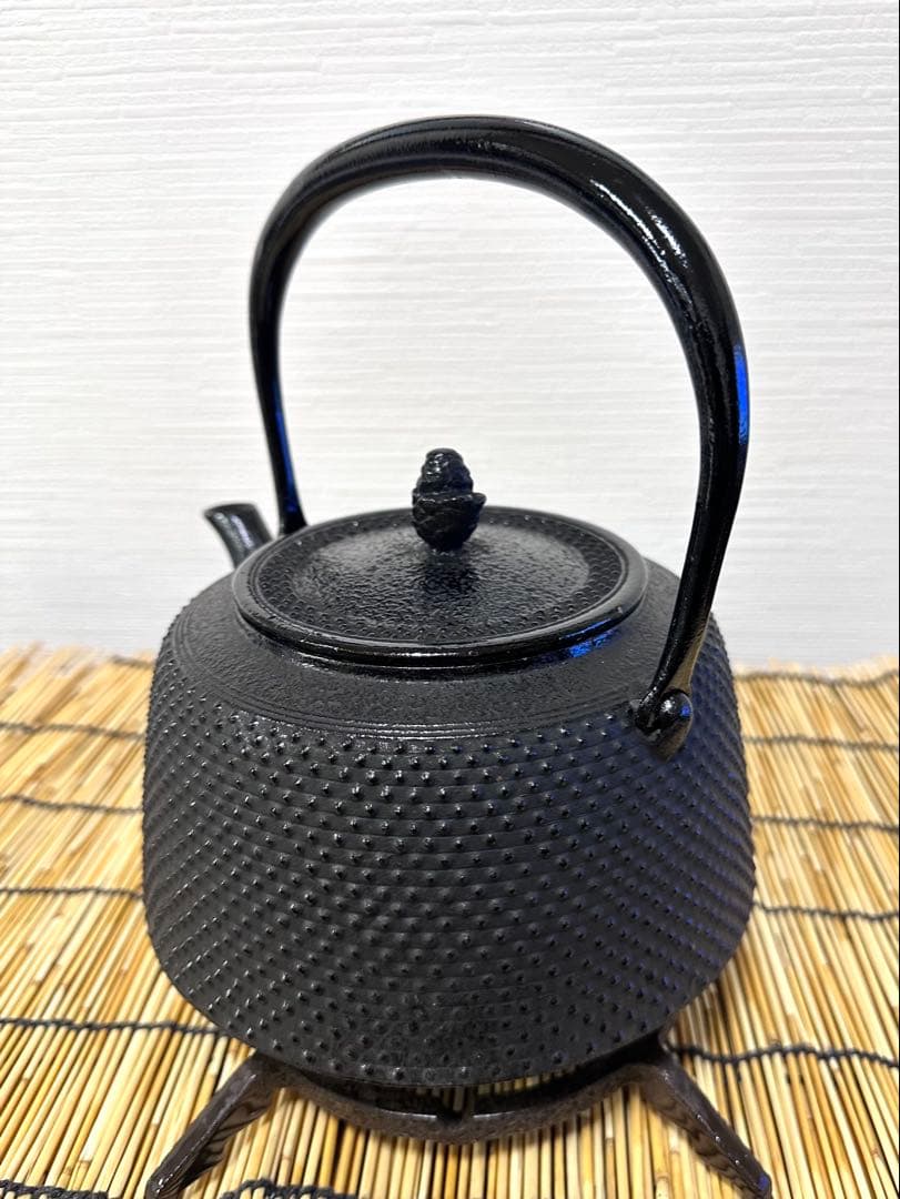 未使用品、供箱、栞、注意書付　南部盛榮堂ＯＩＧＥＮ造　九重アラレ　南部鉄瓶