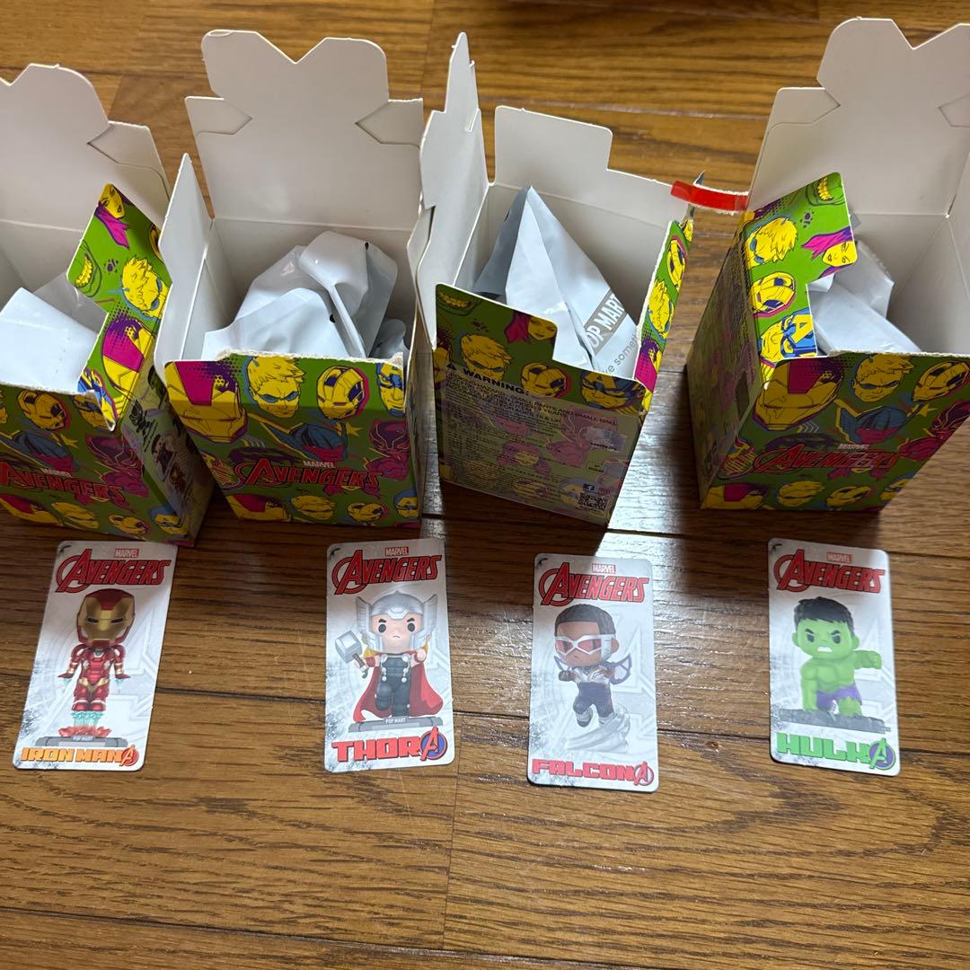ポップマート　アベンジャーズ　セット販売　アイアンマン　ハルク　ソー　ファルコン