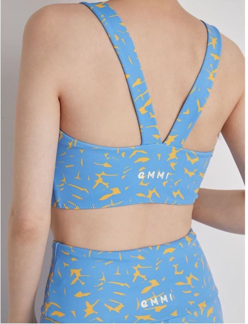 ■新品■emmi yoga エミヨガ　トップス&レギンス　上下セット　7-9号