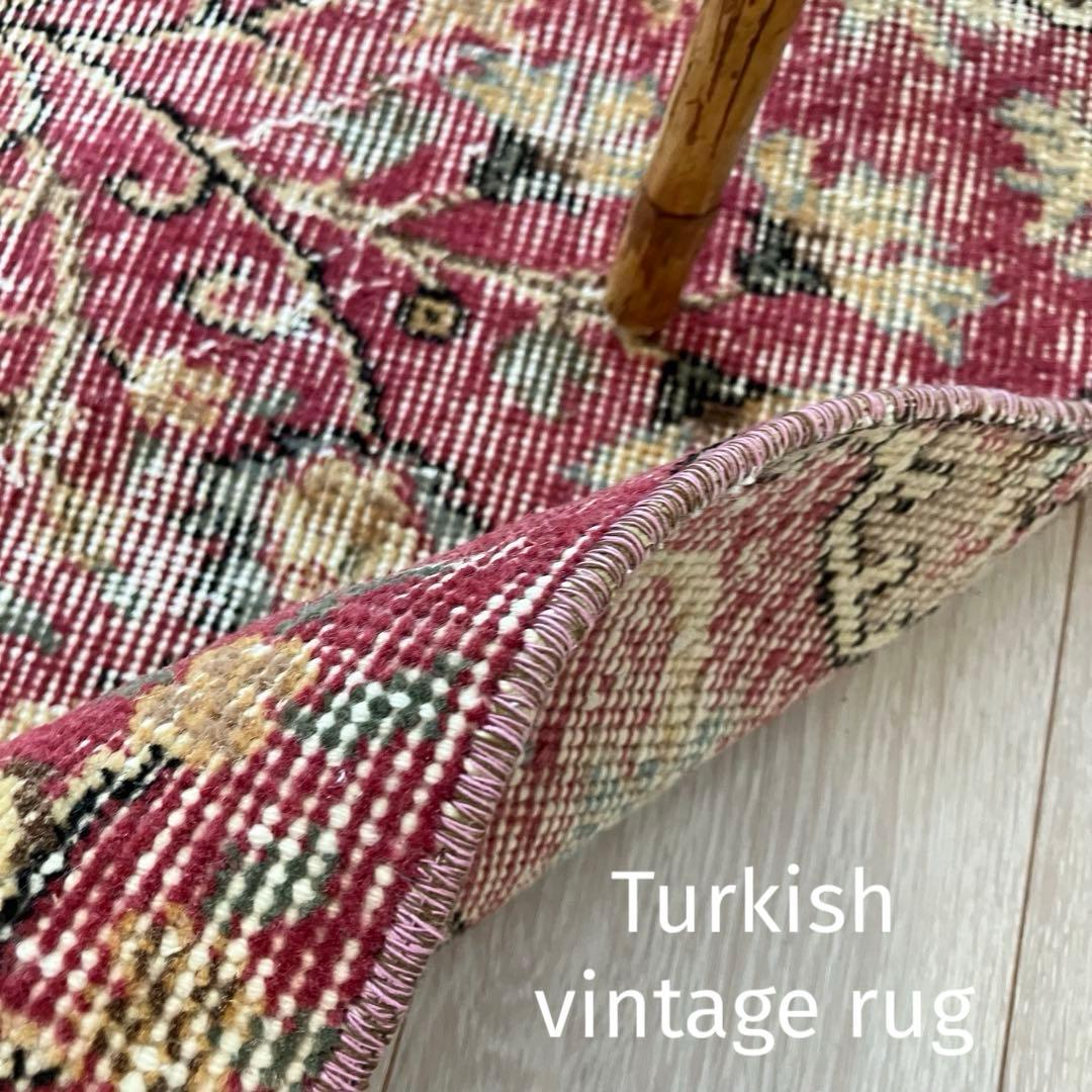 貴重110×124シャビーレッドピンク　ベージュ　正方形　トルコヴィンテージラグ