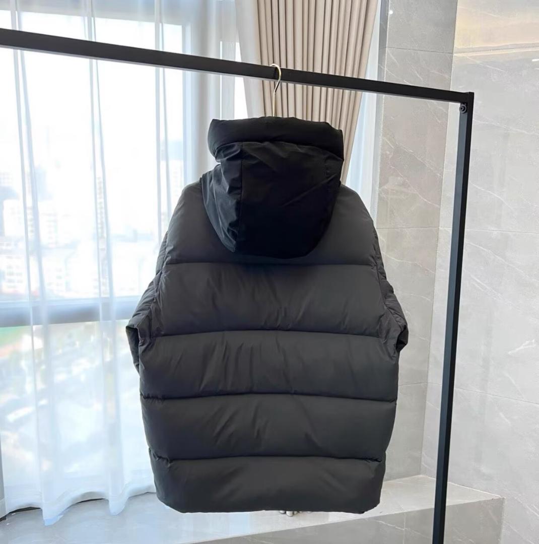 ダークグレー フード付きダウンジャケット+++