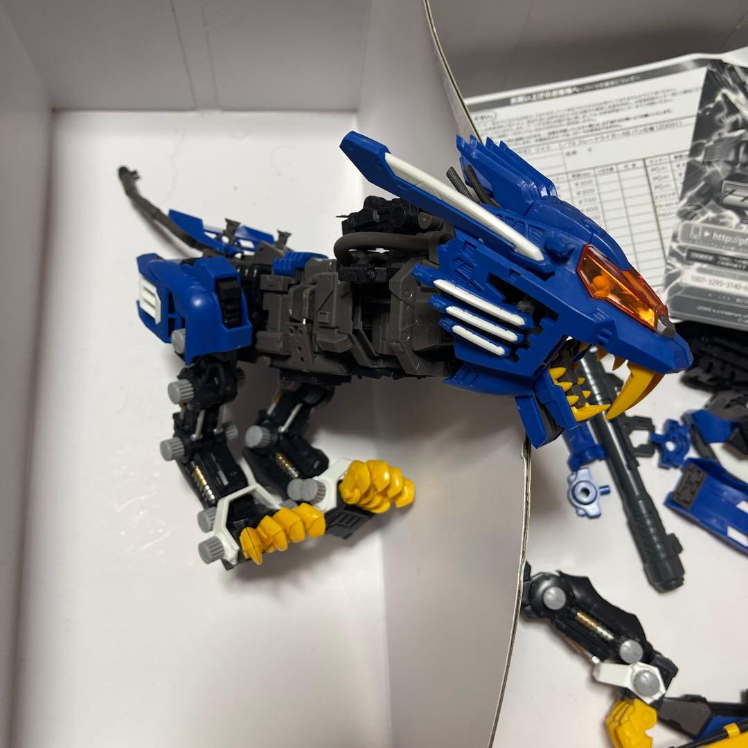 ZOIDS 1/72 HMM RZ-028 ブレードライガーAB(バン仕様)