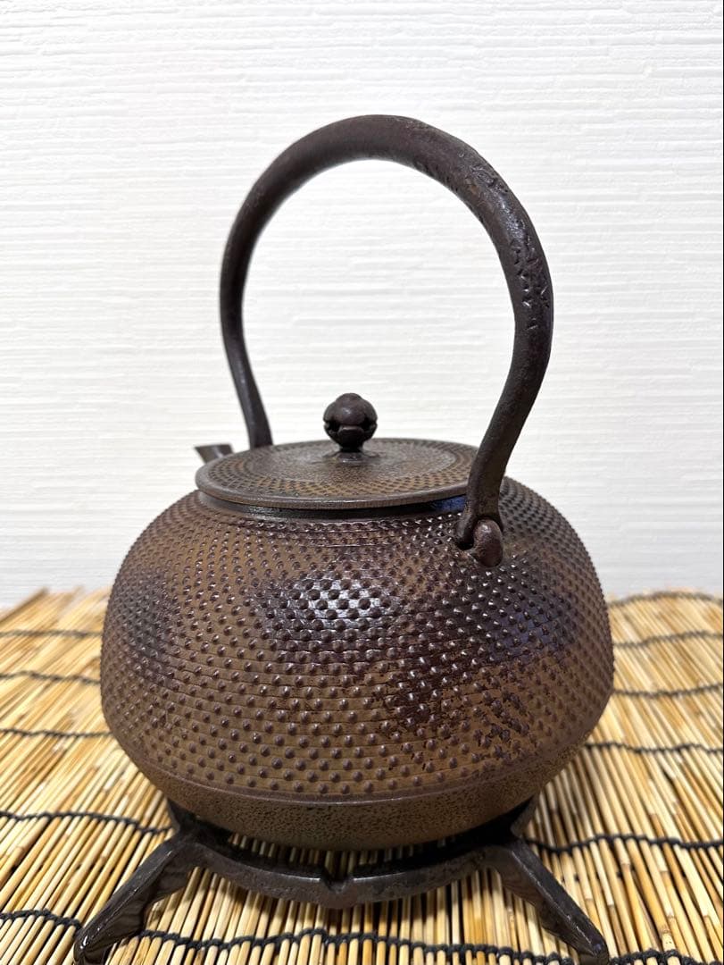 未使用品、栞付　南部徳秀　佐藤 徳秀造 南部形アラレ　南部鉄瓶　南部鉄器