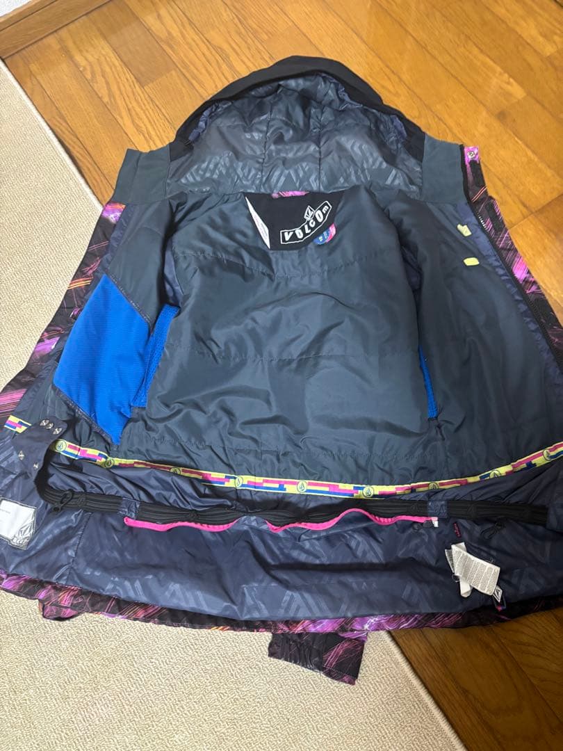 ボルコム スノーボードジャケット 女性用 黒ピンク