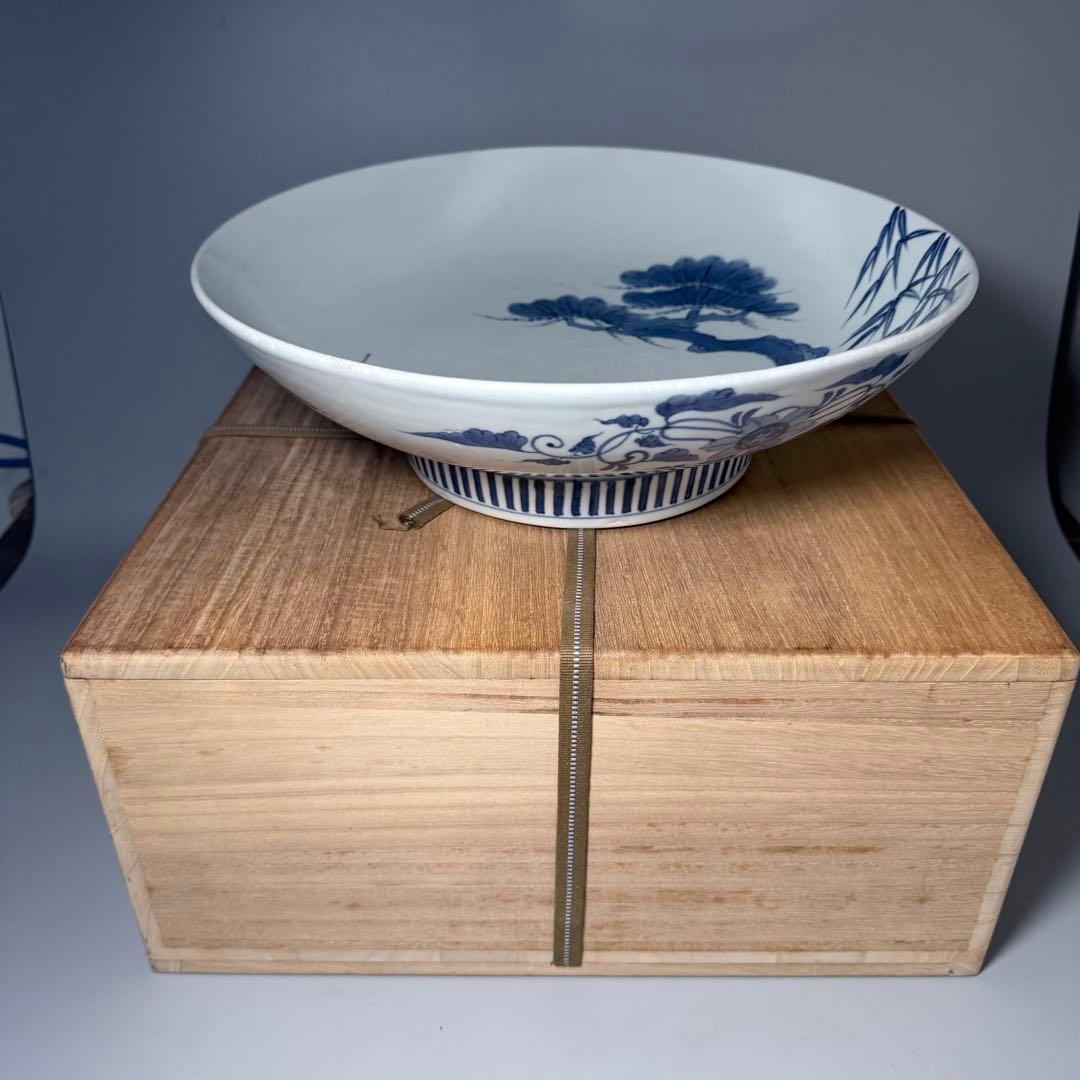 江戸後期　染付松竹梅大皿　後期鍋島　三方兜唐花文　高台櫛目文　桐箱付　34cm