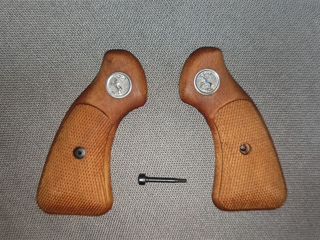 コルト　ディテクティブSP　エアクルーマンタイプ　純正木製グリップ