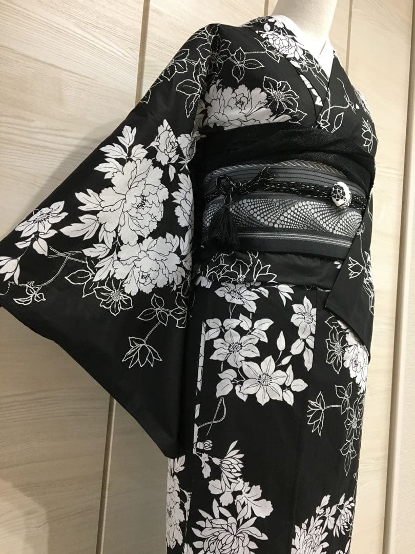 小粋【浴衣2点セット】新品❗️牡丹・菊　黒色