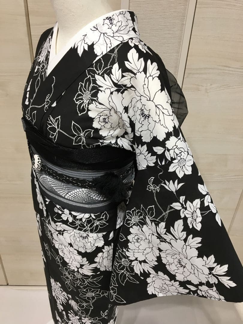 小粋【浴衣2点セット】新品❗️牡丹・菊　黒色