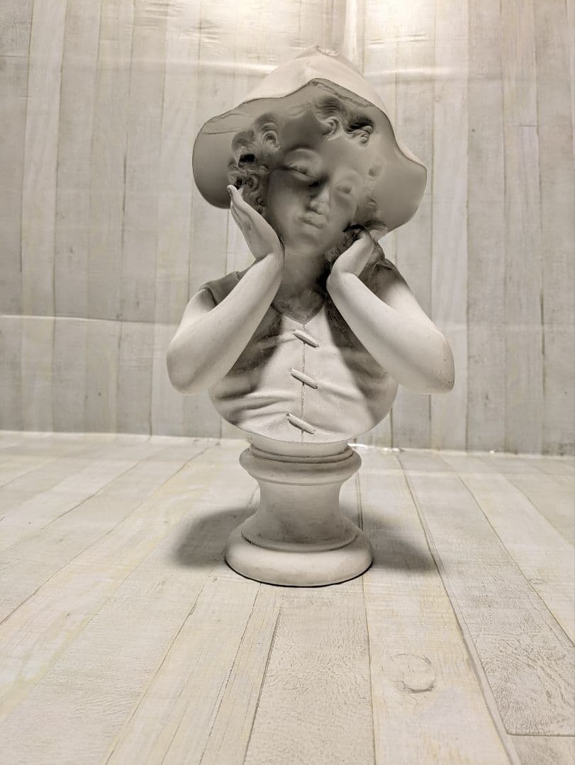 石膏オブジェ女性　湯浴みするヴィーナス像　微笑む少女の胸像