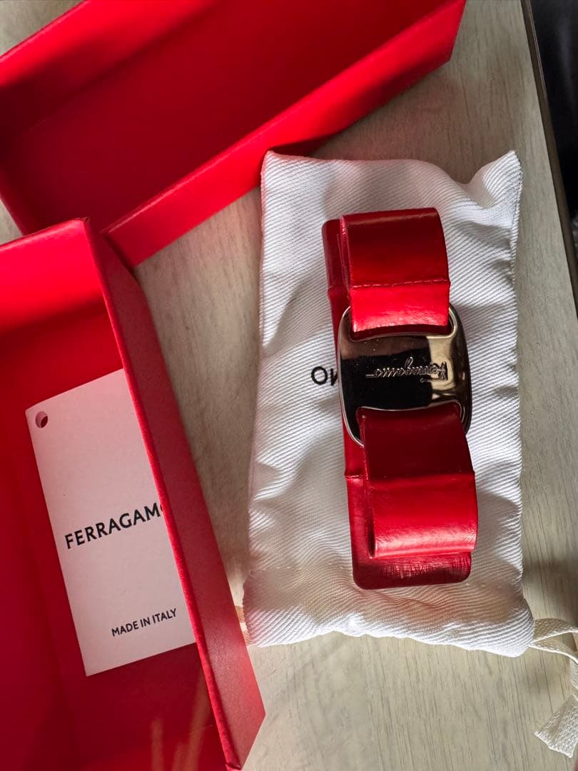 Ferragamo 赤 レザー ヘアアクセサリー