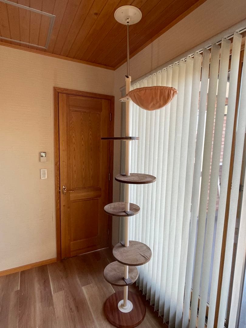 ボンビアルコン　キャットポール