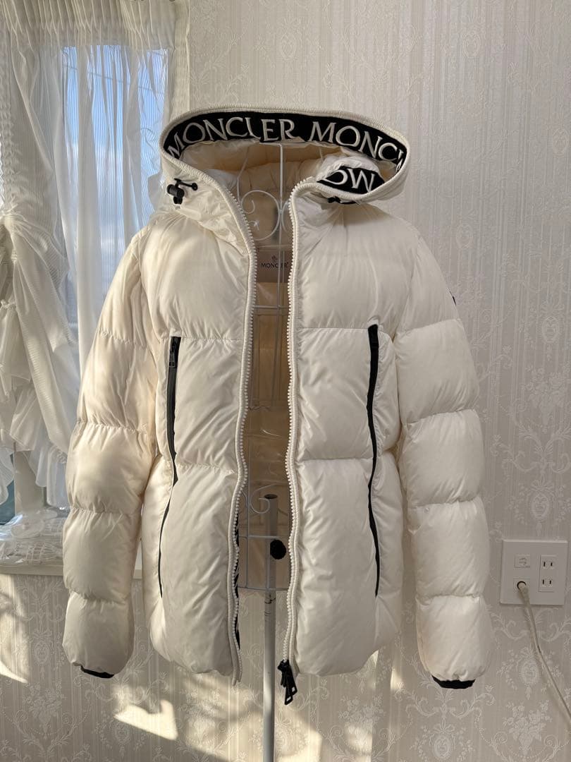 専用となります。MONCLER ホワイト ダウンジャケット　メンズ　白
