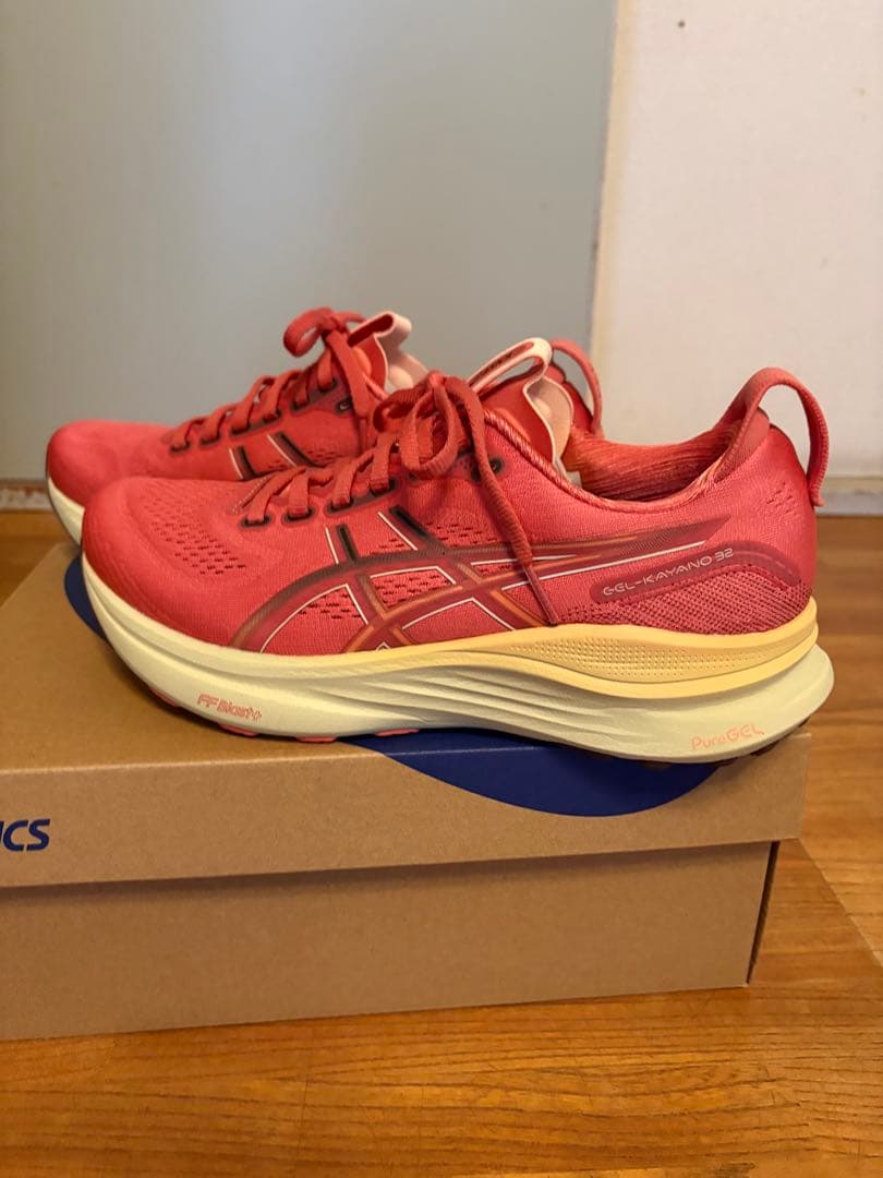 【美品】ASICS GEL-KAYANO 32 ゲルカヤノ25.5cm