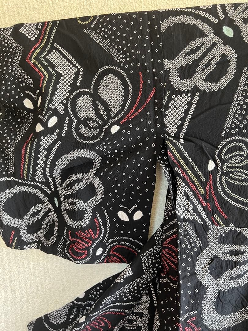 絞り浴衣　有松　おしゃれ　チョウ文様　美品　黒地