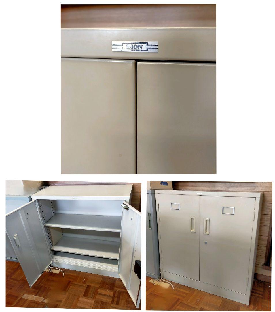 値下ライオン スチール書庫 ベース一体型 両開きキャビネット 中古　2個有り