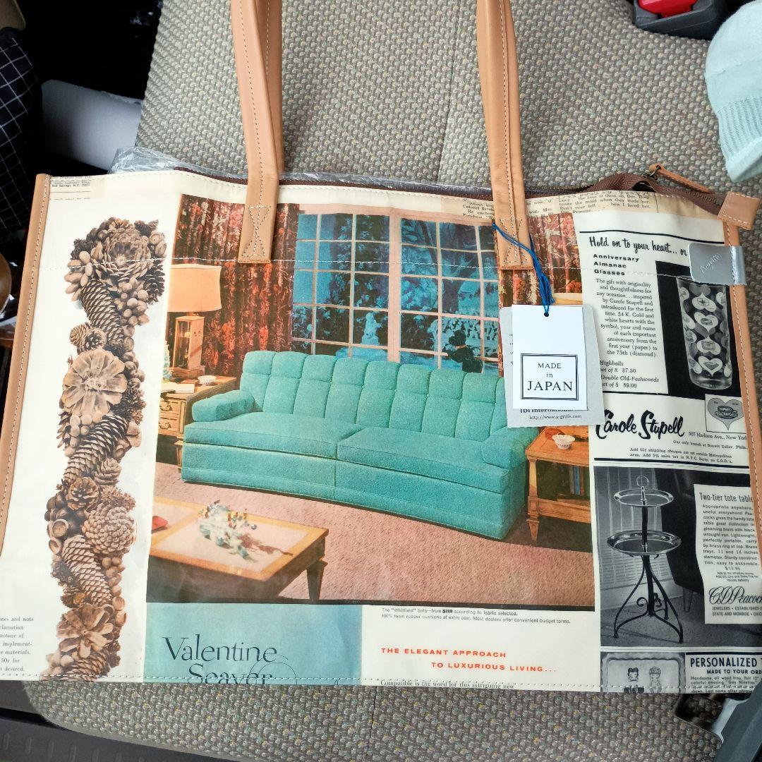 新品　A-griffe バッグ　アグリ東京　世界にひとつ　英字新聞