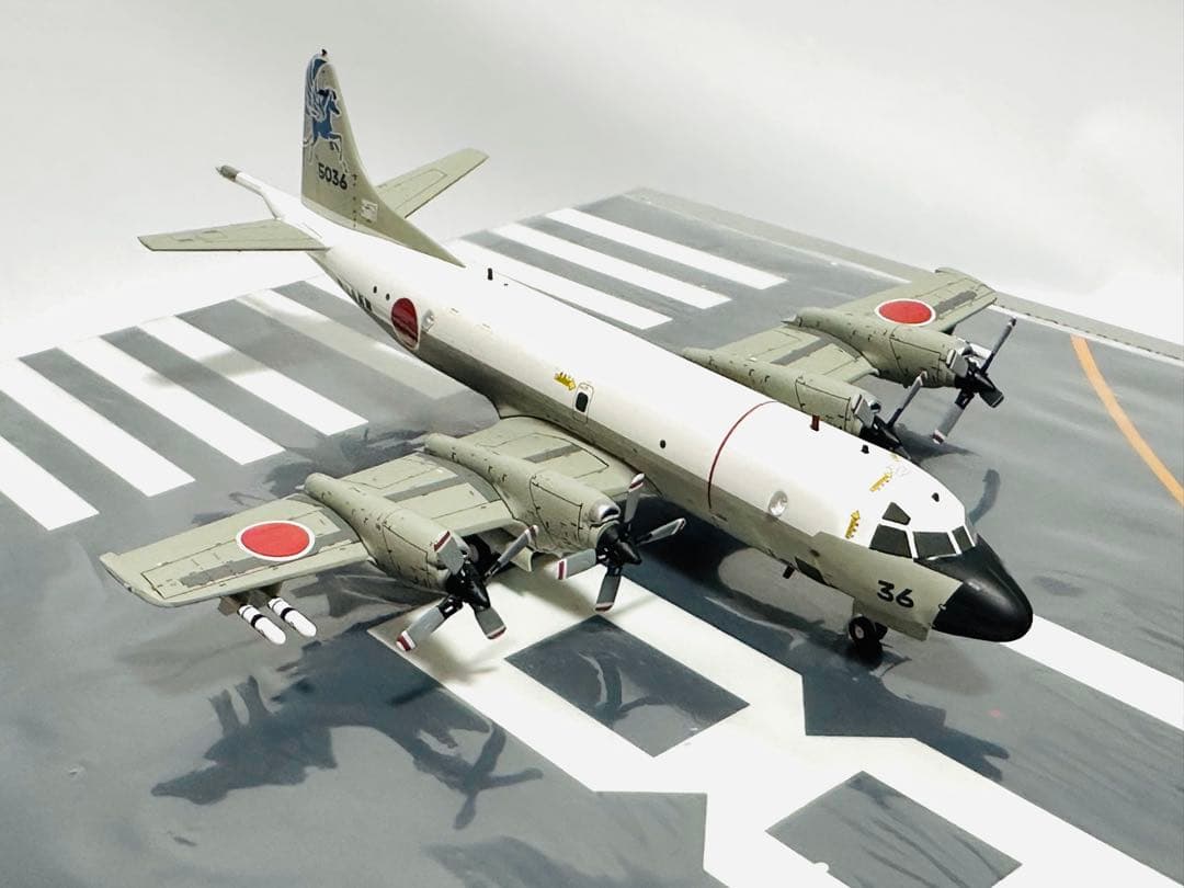 全日空商事 1/200 P-3C 海上自衛隊 VP-5 ペガサス滑走路プレート付