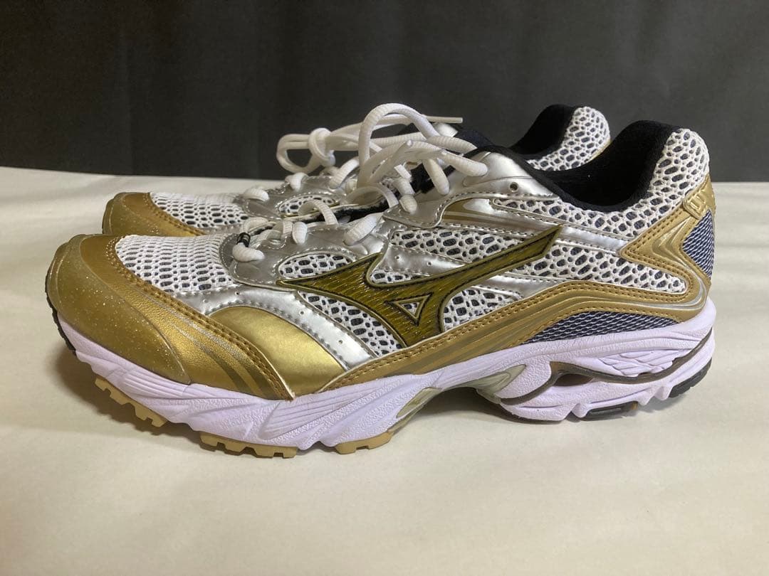 ミズノグローバルエリートトレーニングシューズ27cmタグ無し未使用自宅保管品