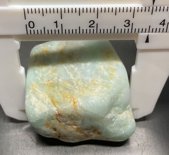 ［薄緑色　メロン色の透過］　糸魚川翡翠74g ヒスイ　ひすい