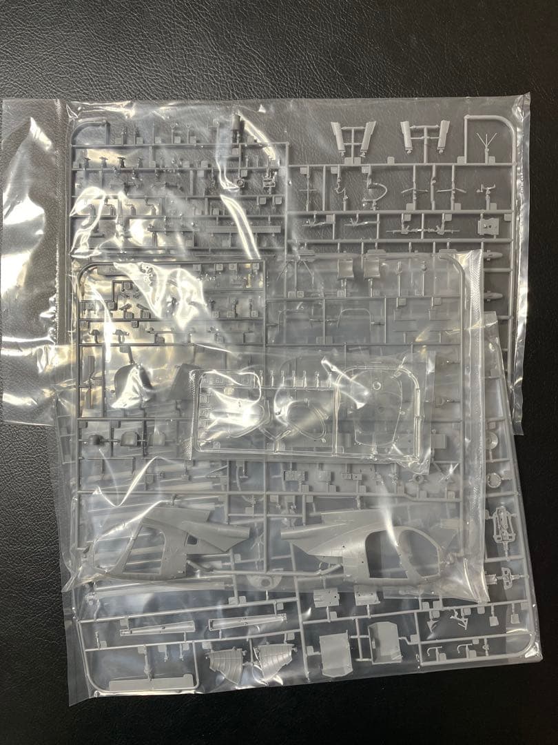 AH-6J/MH-6J 1/35スケールモデル/フィギュア6体付