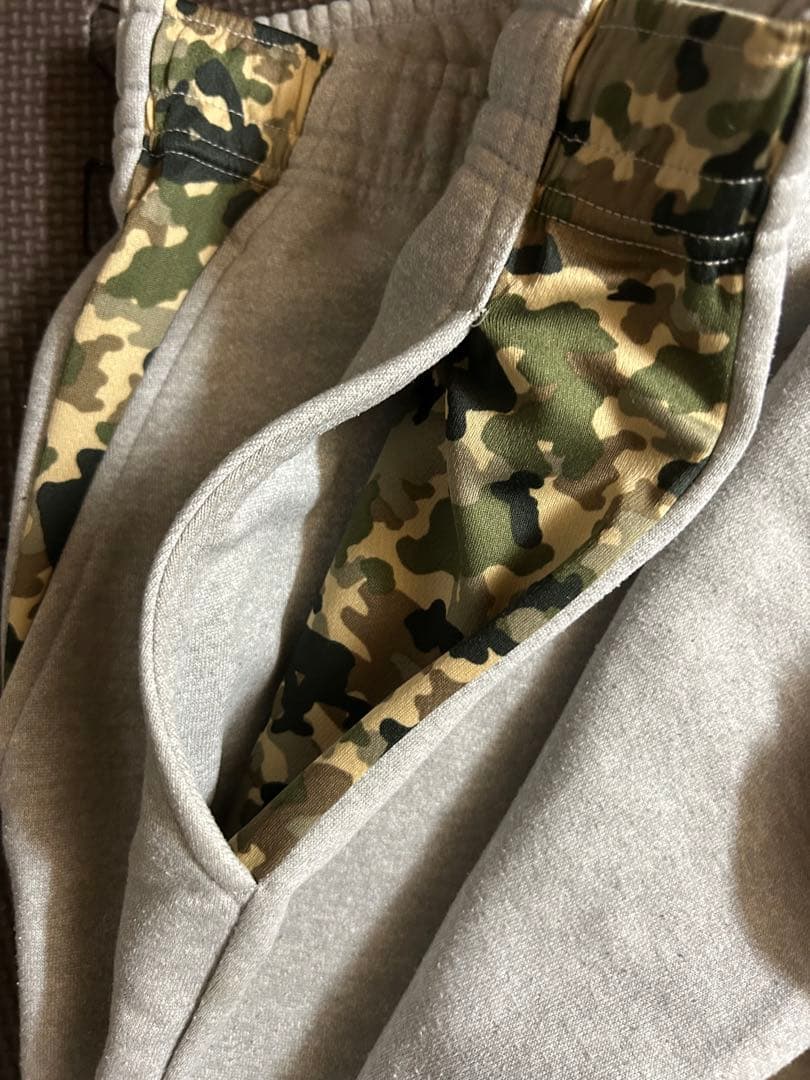 EGOZARU トレーナーとパンツのセットアップ