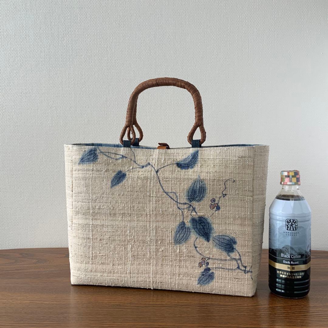 紬帯　藍色の蔓と葉と実　リメイク　山葡萄ハンドルバッグ
