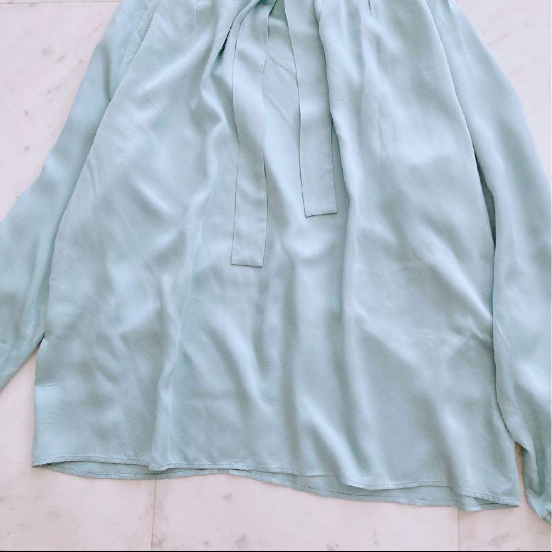 美品　トゥモローランド　ウォッシャブルサテン　ボウタイギャザーブラウス　グリーン