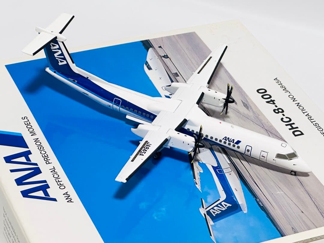 全日空商事 1/200 ANA DHC-8-400 DH28008