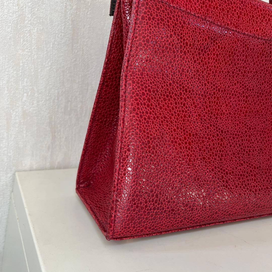 イタリア　レザー　ハンドバッグ　金具付き　ワンハンドル　ハイクラス　高級　本革