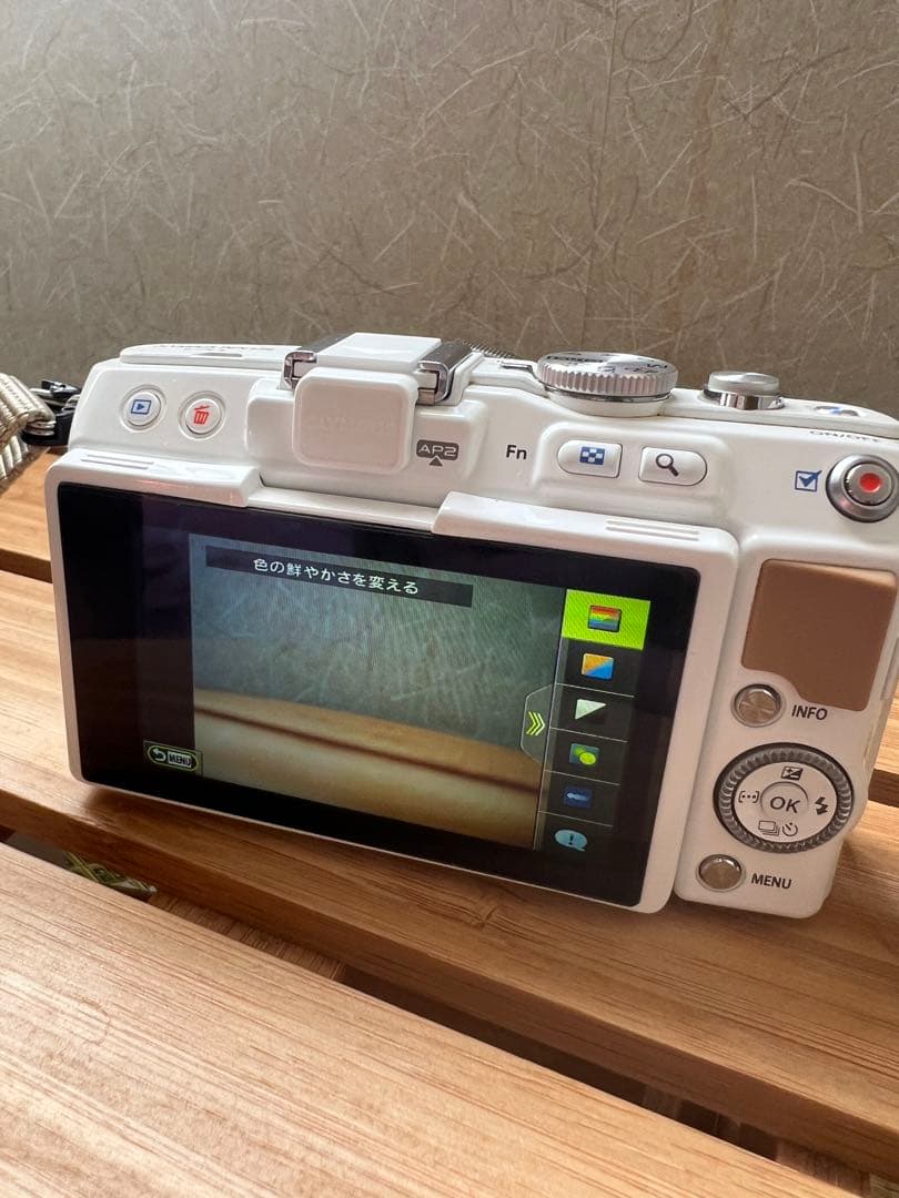 ☆Wi-Fi & 自撮り☆オリンパス E-PL5 ホワイト レンズキット