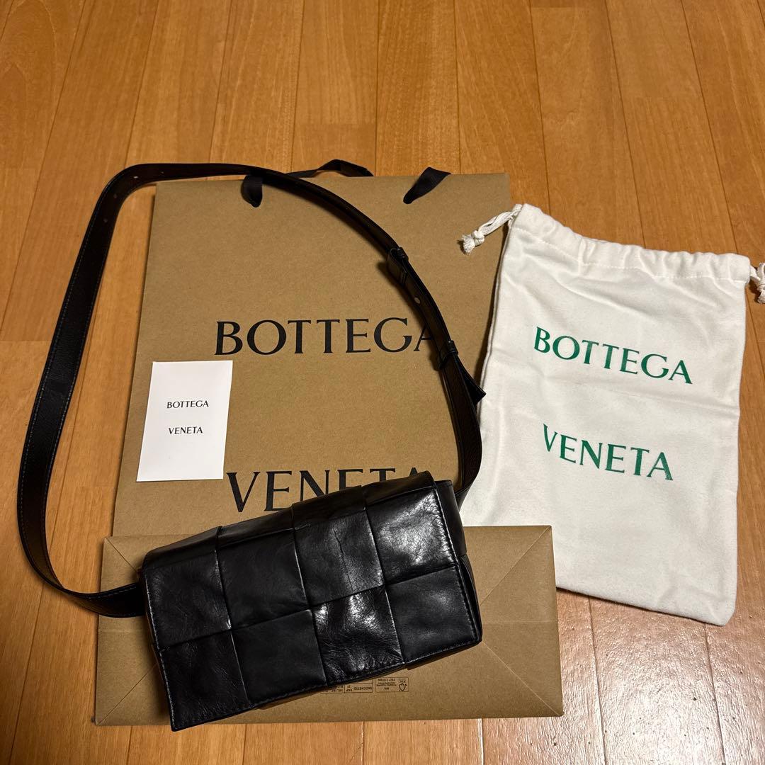 Bottega Veneta カセットショルダーバッグ　ブラック