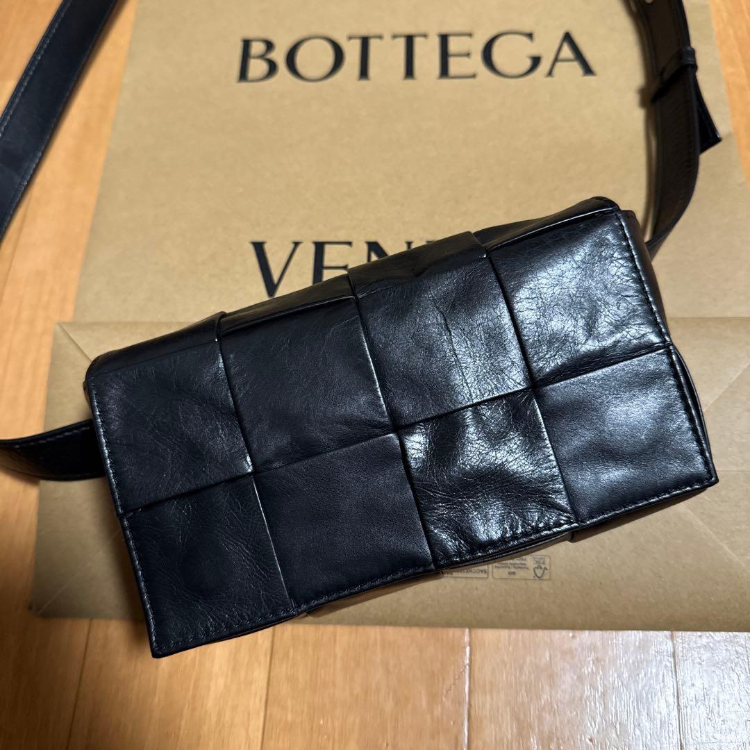 Bottega Veneta カセットショルダーバッグ　ブラック