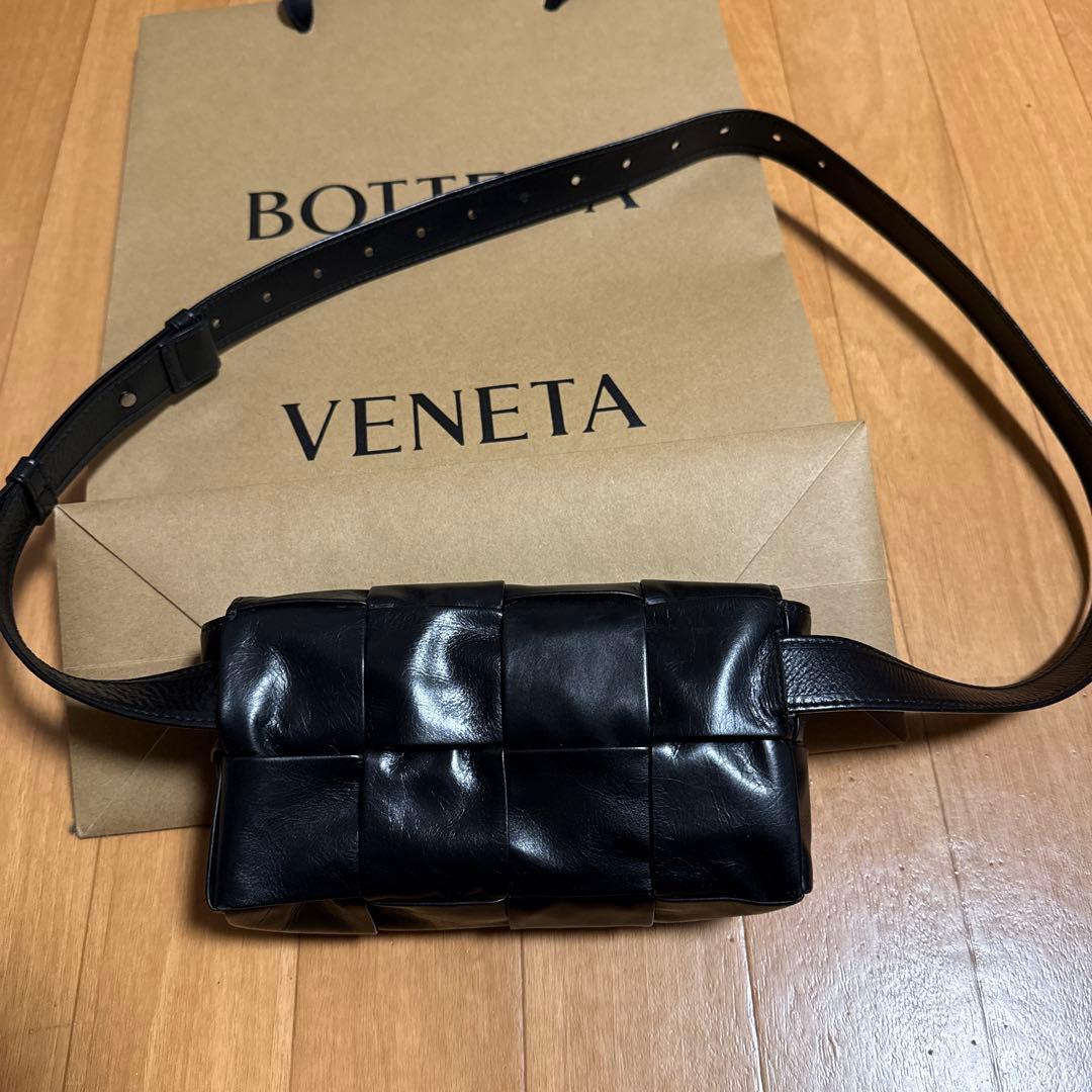 Bottega Veneta カセットショルダーバッグ　ブラック