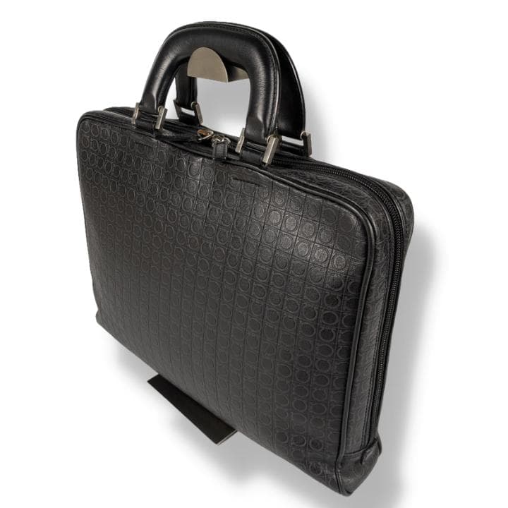 サルヴァトーレフェラガモ ビジネスバッグ A4収納 ガンチーニ レザー ブラック