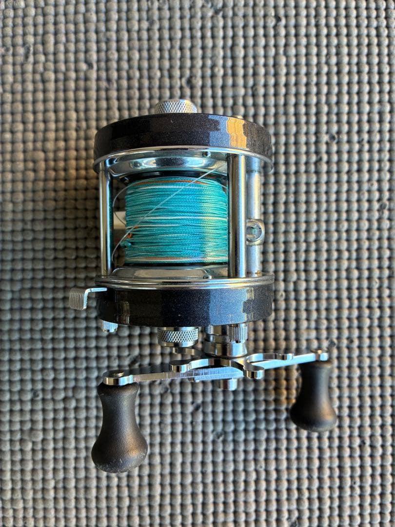 Abu Garcia 5500C PEARL BLACK ベイトリール