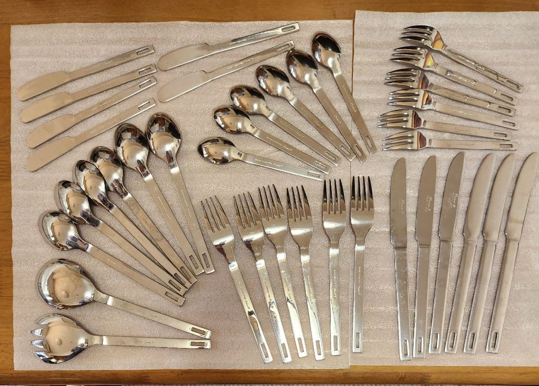 美品　栗原はるみ(スタンド付き)ステンレスカトラリーセット38本