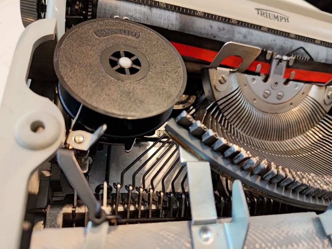 【完動品】TRIUMPH Tippa タイプライター（ドイツ製）ケース付き