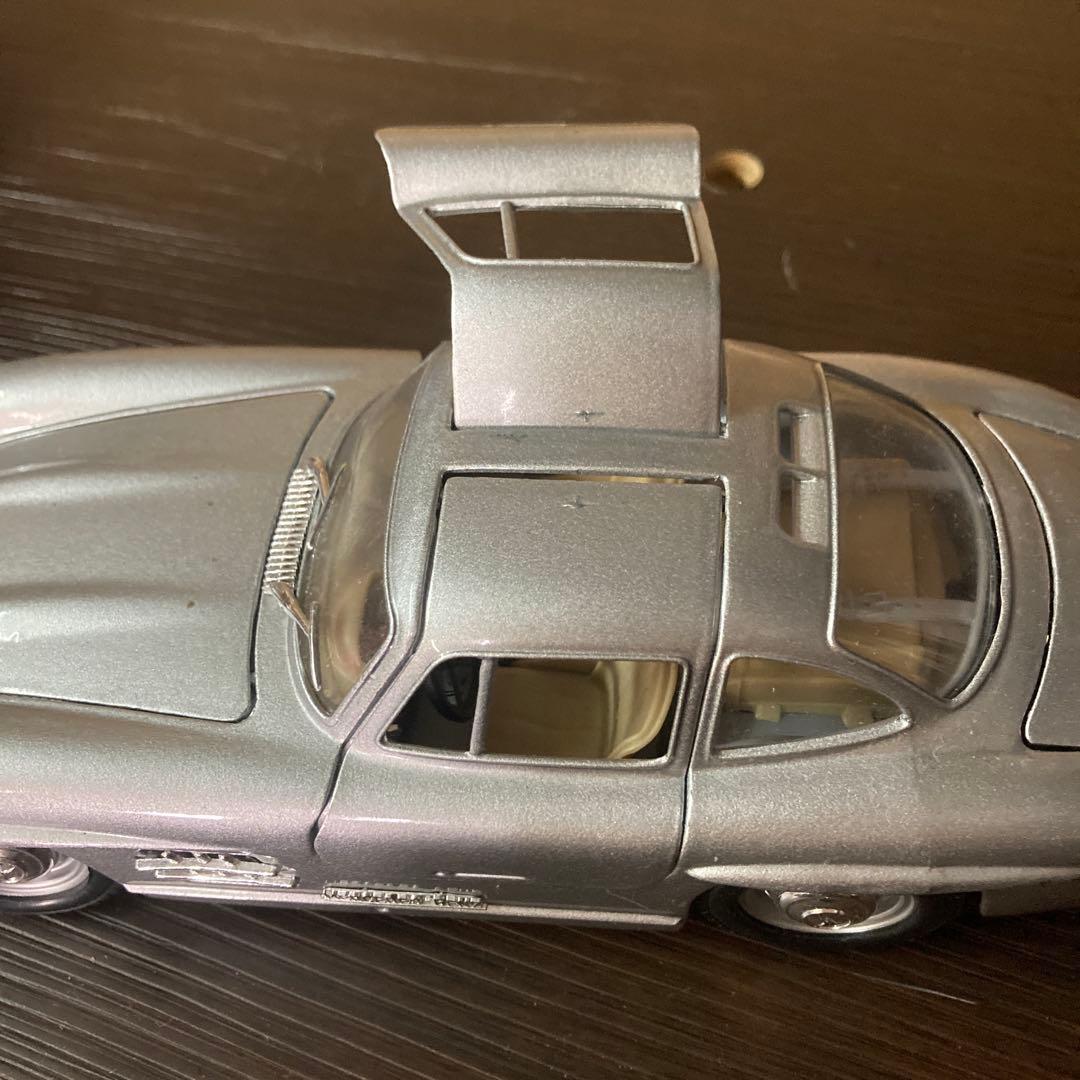 メルセデス・ベンツ 300SL 1/18 スケールモデル