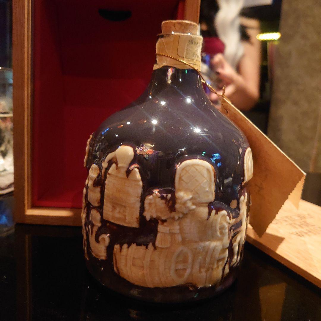 空瓶 SUNTORY THE WHISKY 木製ボックス入り、飲みました。