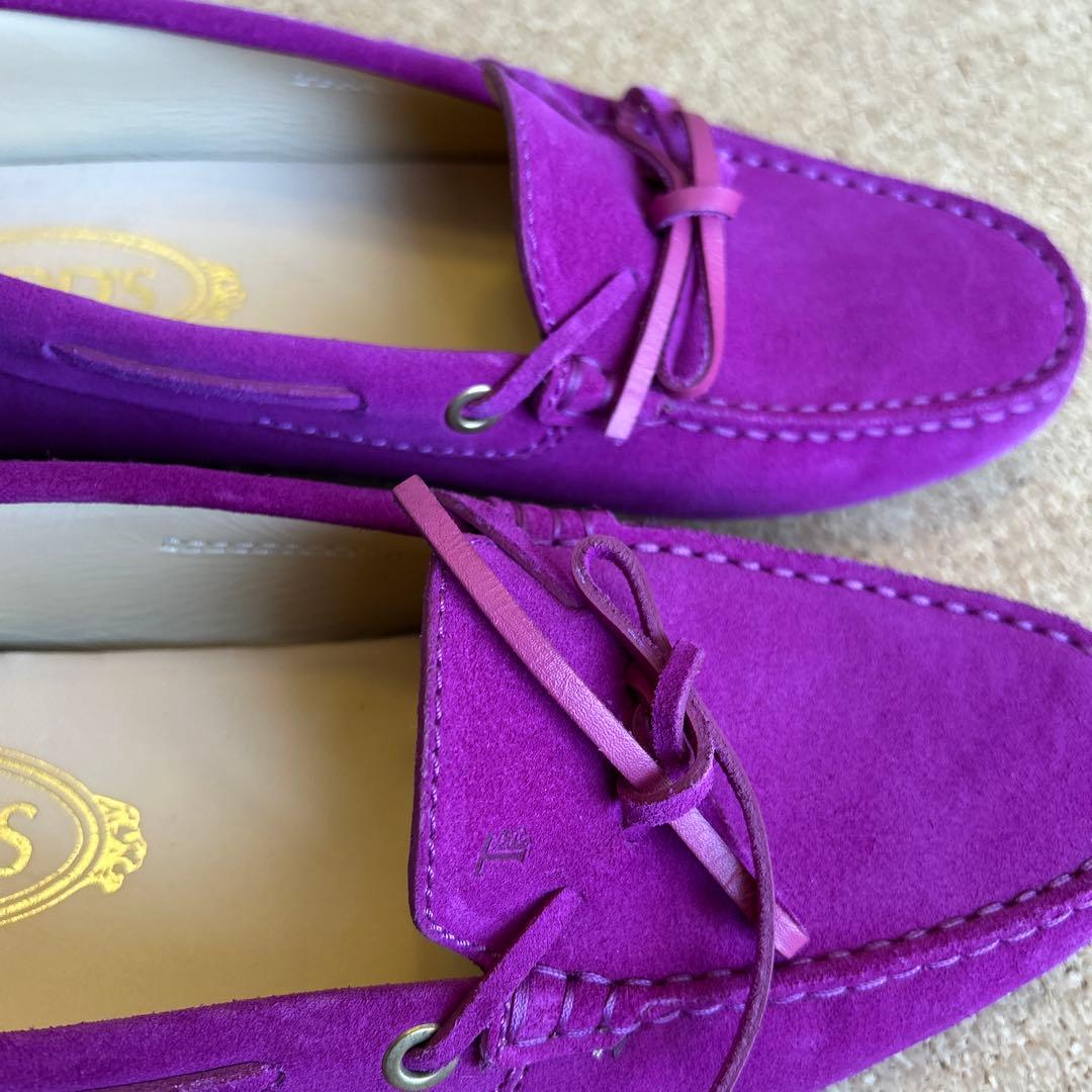 TOD'S パープル スエード ローファー極美品ほぼ未使用　ドライビングシューズ