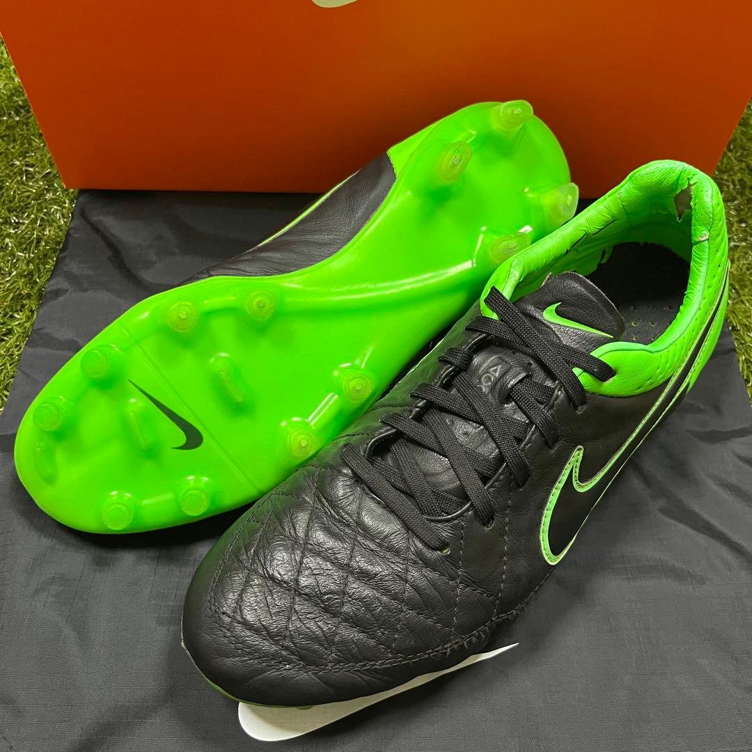 サッカースパイク ナイキ ティエンポ レジェンド Ⅴ FG