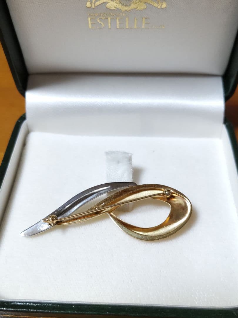 ESTELLE 　K18とプラチナ流線型ブローチ