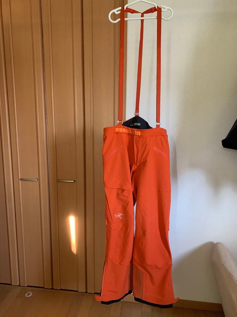 オレンジ サスペンダー付き スキーウェア