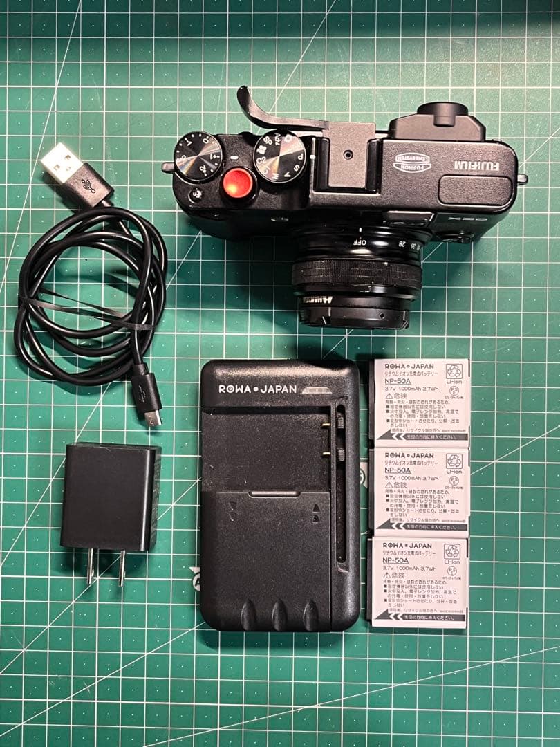 FUJIFILM X20(本体、充電器、バッテリー3個つき、その他)