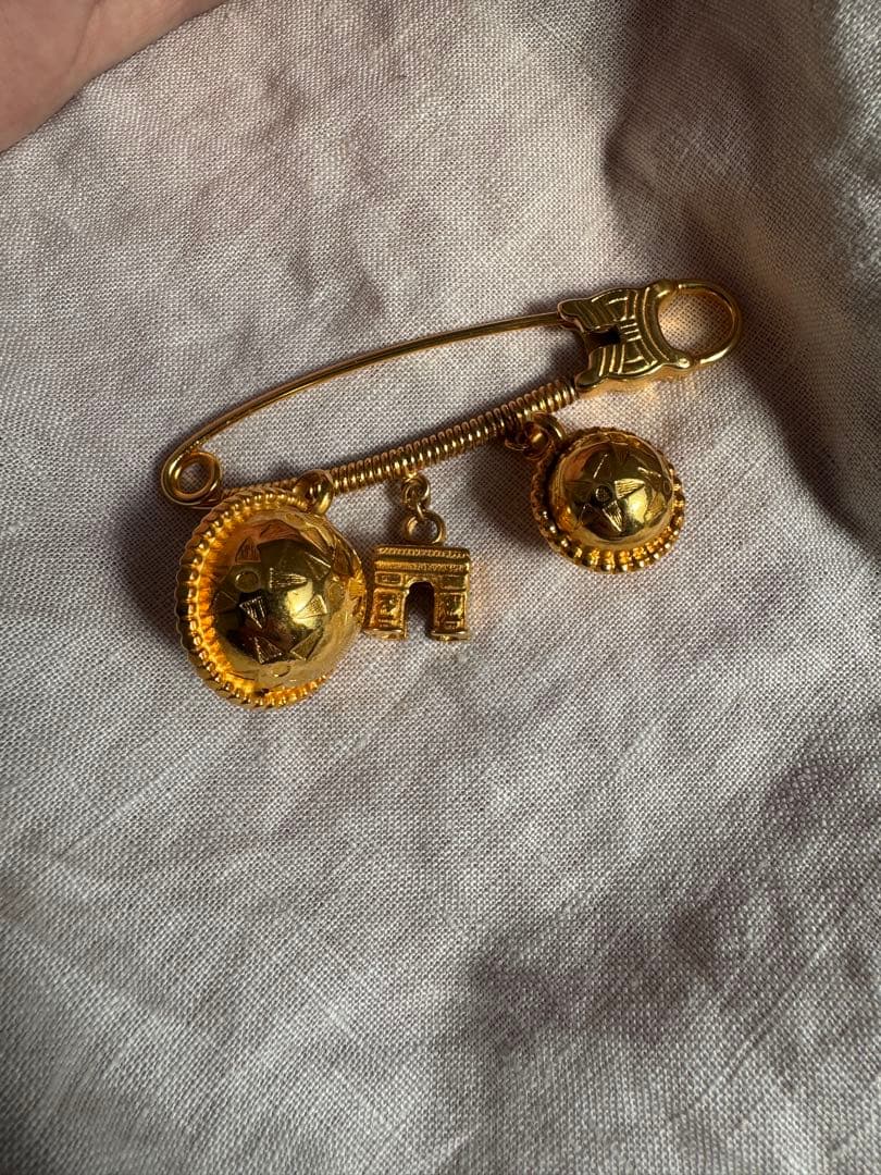 美品　セリーヌ 凱旋門 スターボール ヴィンテージ　ブローチ