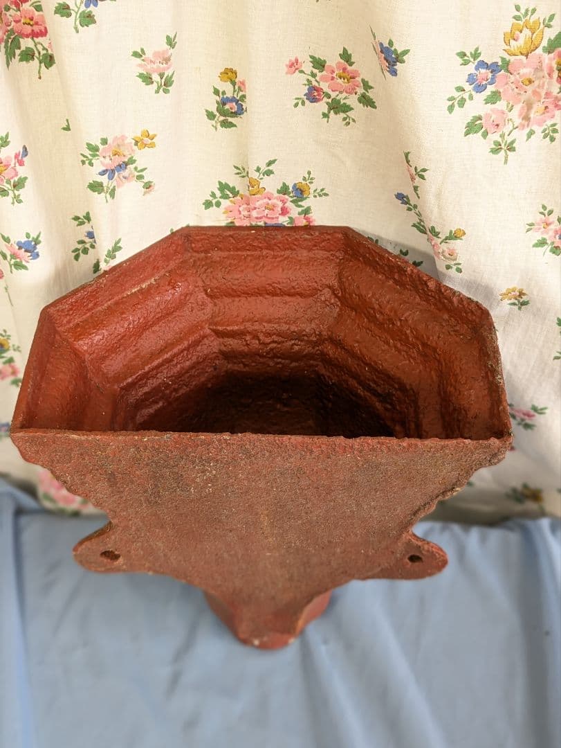 イギリス アンティーク 鉄製 壁掛けプランター 植木鉢 レンガ色