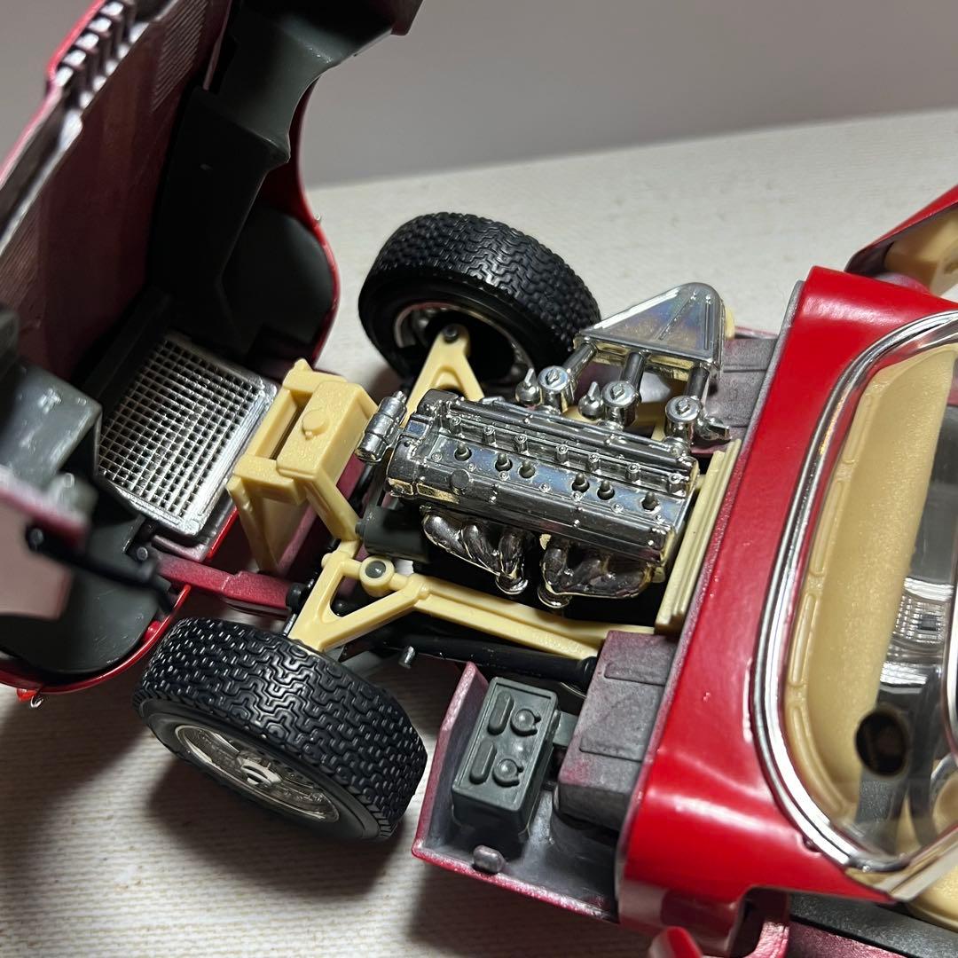 JAGUAR E-Type (1961年) 1/18スケールモデル レッド